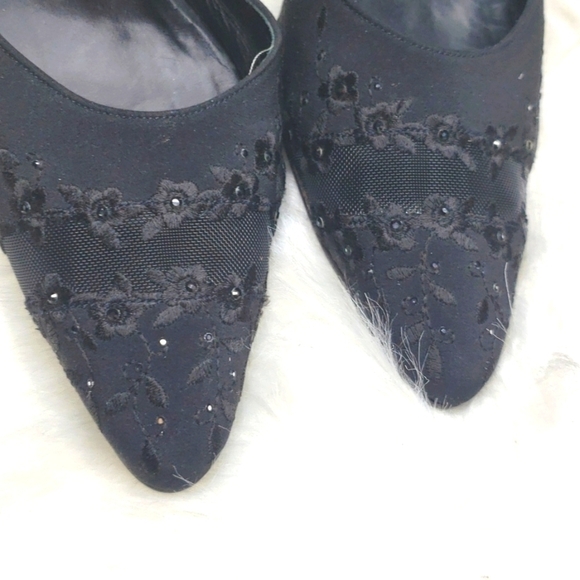 St. John Black Embellshed fabric low slingback Heels 7.5AA - Picture 4 of 10